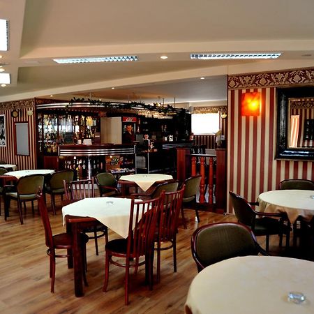 Jantar Medical Spa Дзивновек Екстериор снимка