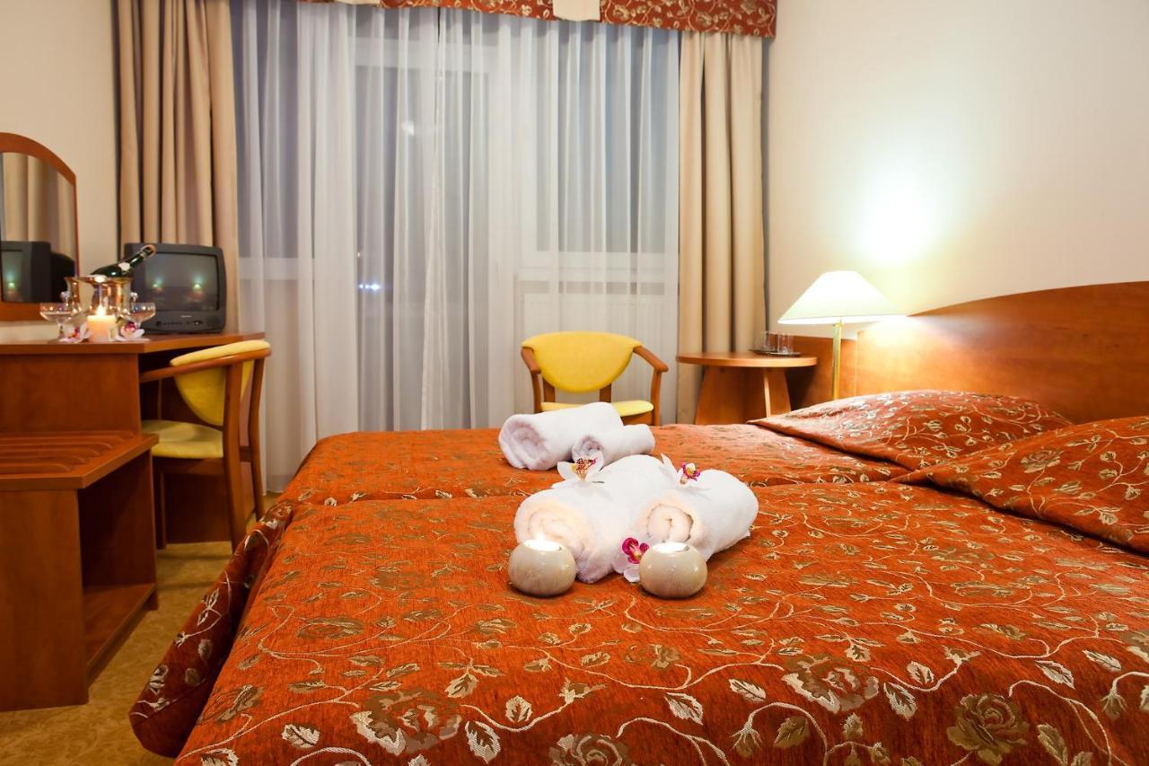 Jantar Medical Spa Дзивновек Екстериор снимка