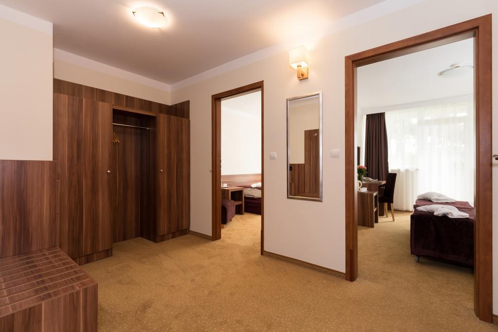 Jantar Medical Spa Дзивновек Екстериор снимка