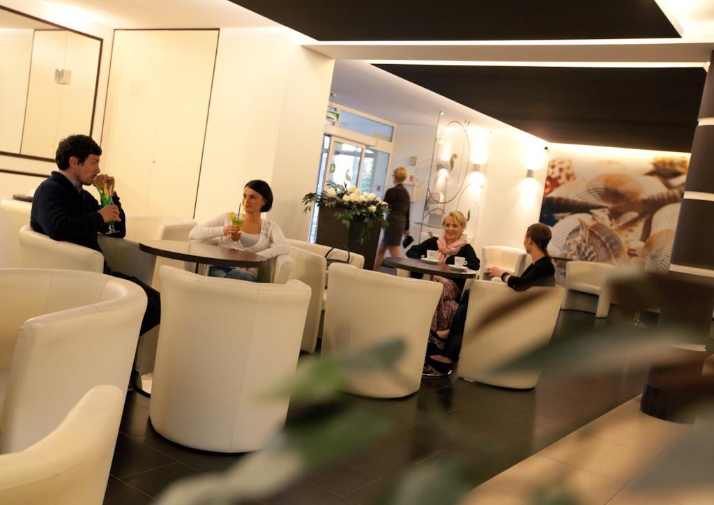 Jantar Medical Spa Дзивновек Екстериор снимка