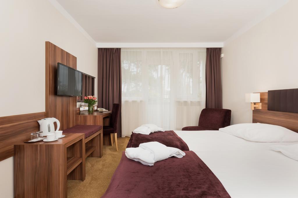 Jantar Medical Spa Дзивновек Екстериор снимка